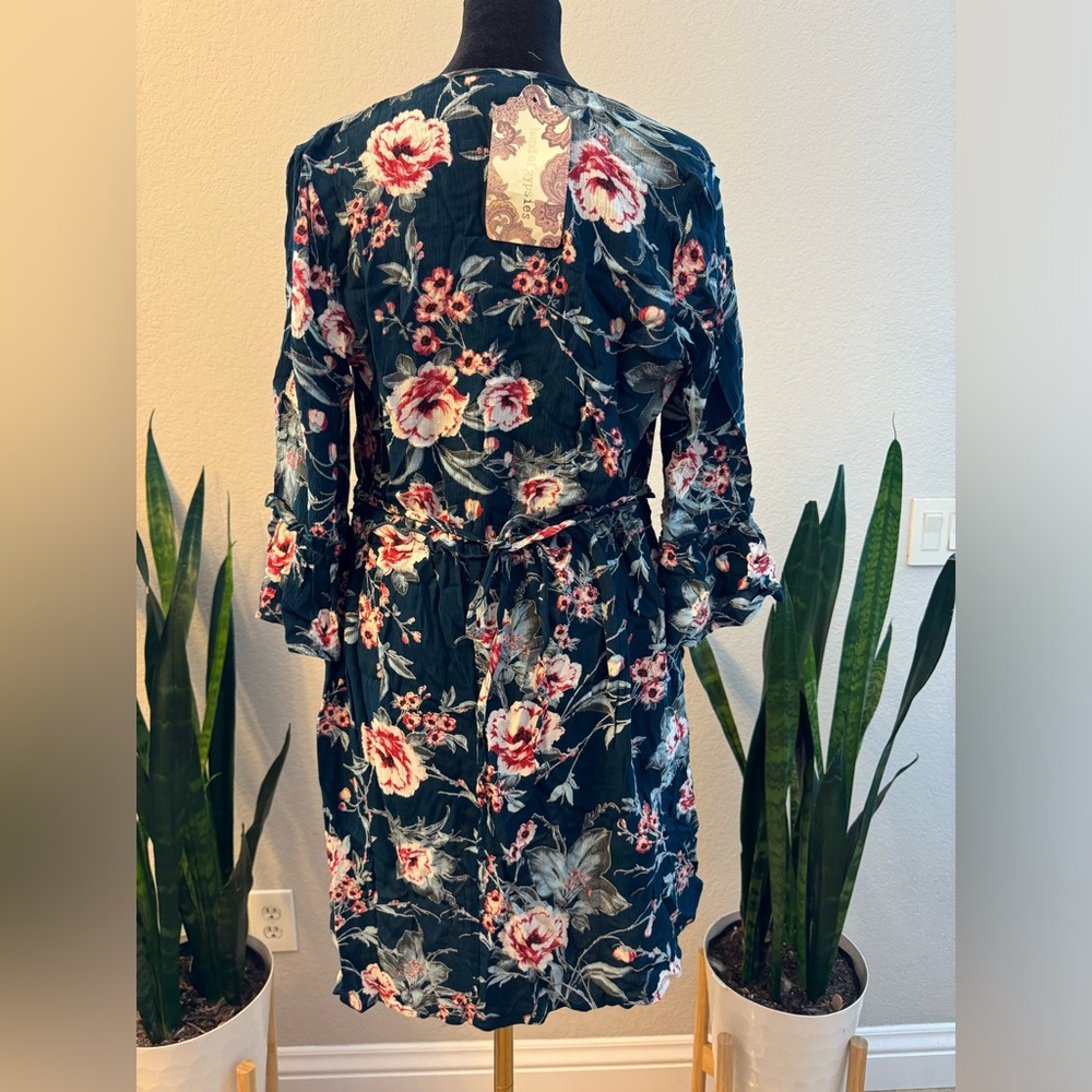 NWT BAND OF GYPSIES FLORAL DRESS - Picture 6 of 8